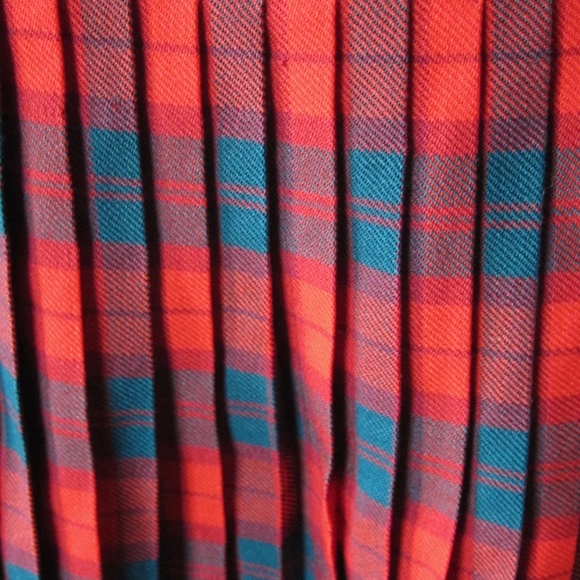 Vintage Aljean 60s red and green tartan pleated wool midi skirt made in Canada - Picture 3 of 16